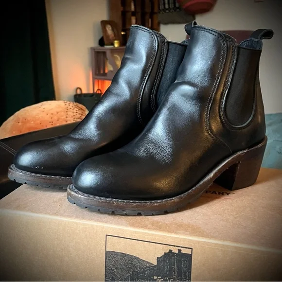 Black Leather Women’s Red Wing Harriet Boots - Picture 5 of 5